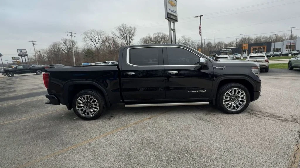 Used 2026 Black GMC Denali Ultimate image 9