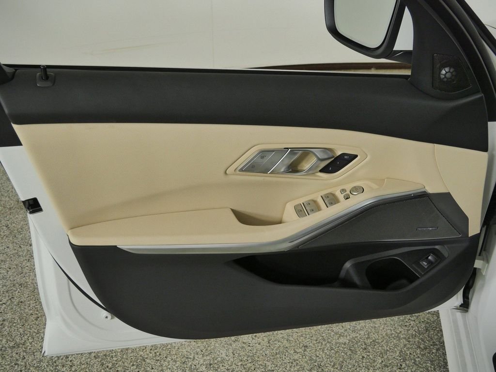 New 2026 Alpine White BMW 330i xDrive image 32