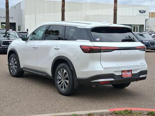 New 2027 RADIANT WHITE INFINITI Pure FWD image 4