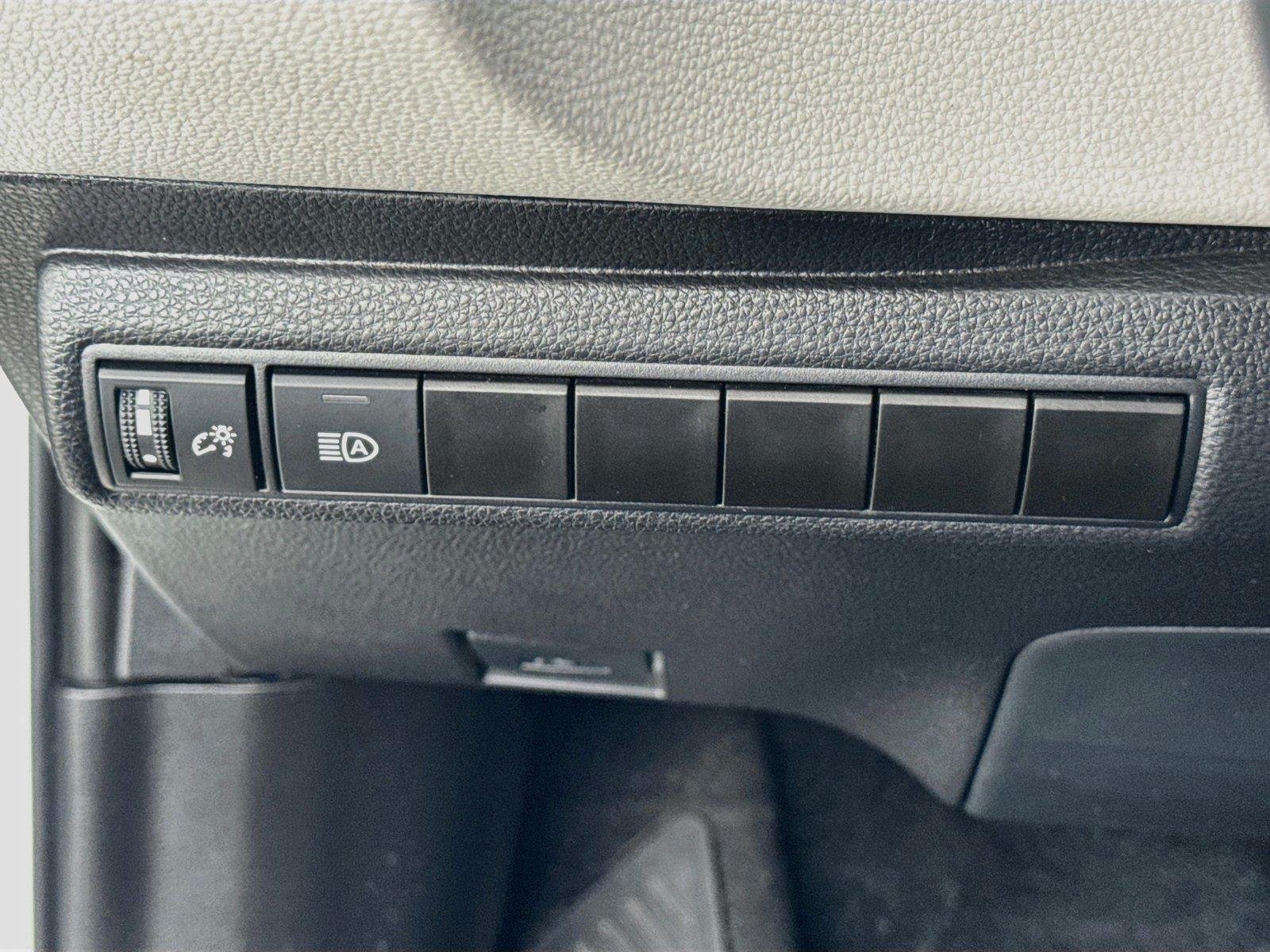 Used 2025 Ice Cap Toyota LE image 10