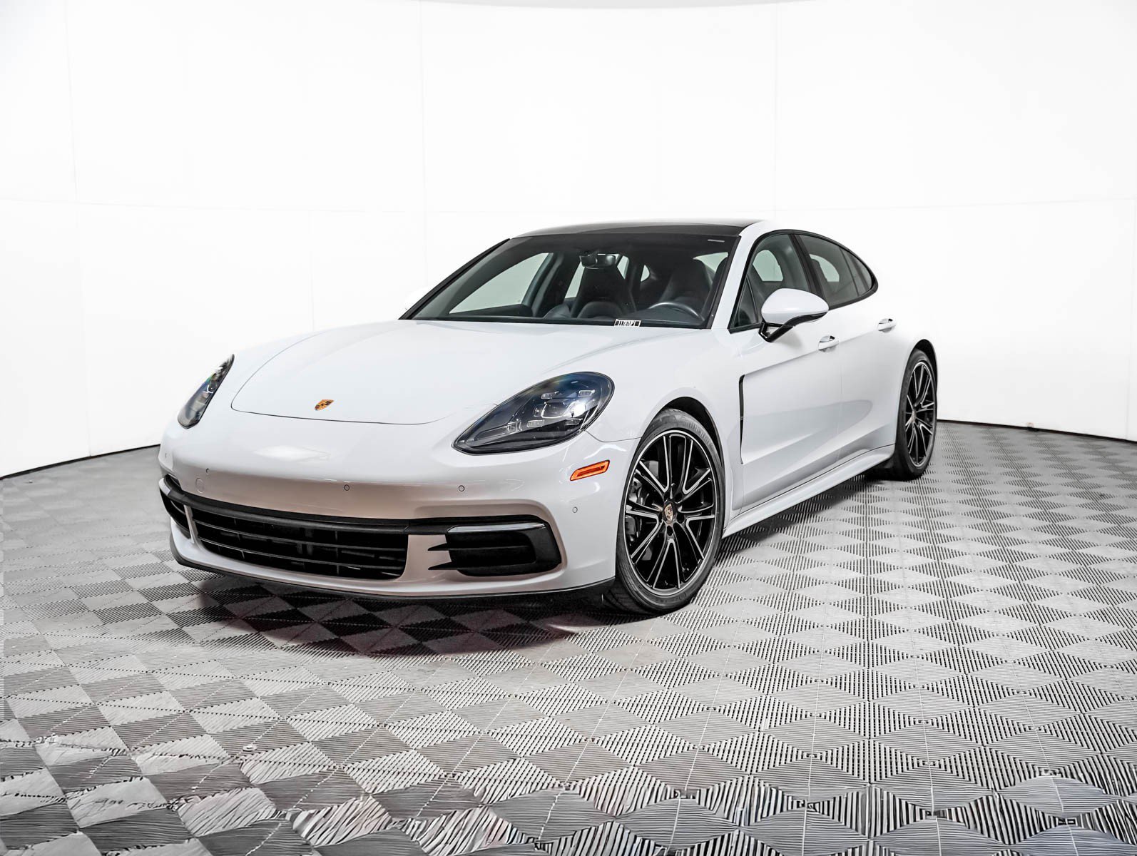 2018 Porsche Panamera 4