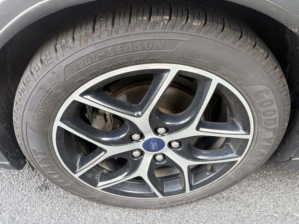 Used 2016 Magnetic Ford SE image 11