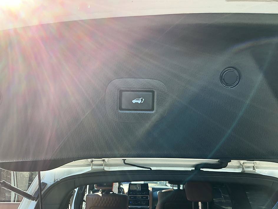 Used 2022 Moonstone White INFINITI SENSORY image 32