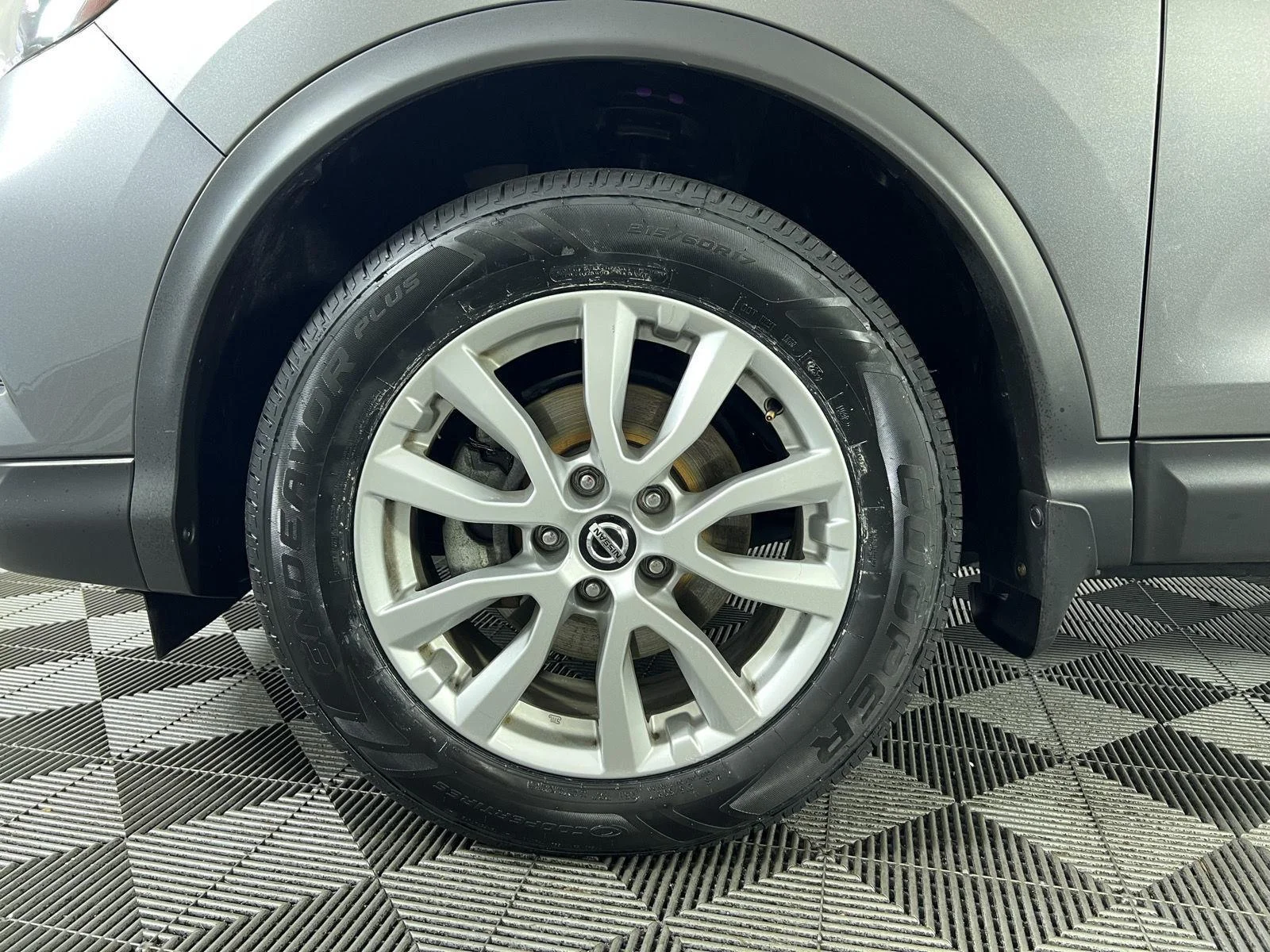 Used 2022 Gun Metallic Nissan SV image 9
