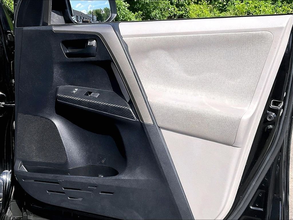 Used 2013 Black Toyota LE image 26