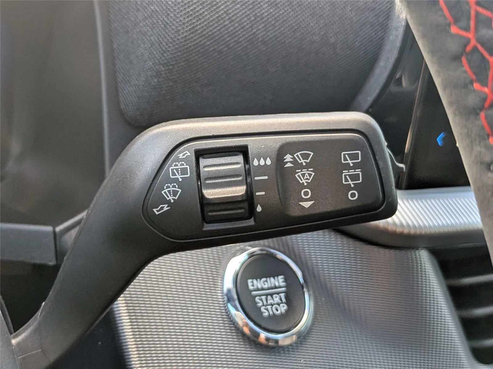 2026 Ford Explorer ST - Photo 30