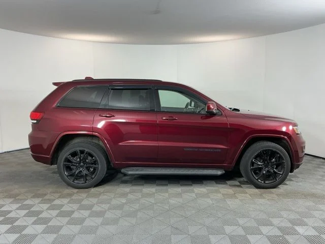 Used 2017 Red Jeep Laredo image 4