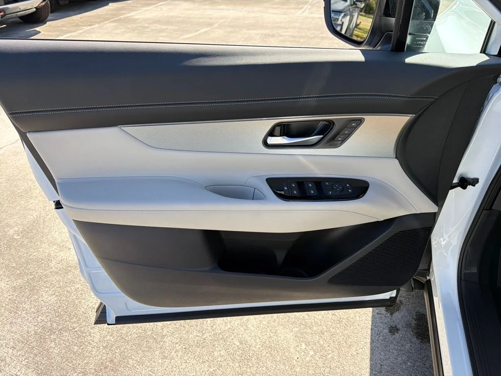 New 2026 Everest White Pearl TriCoat Nissan SL image 19