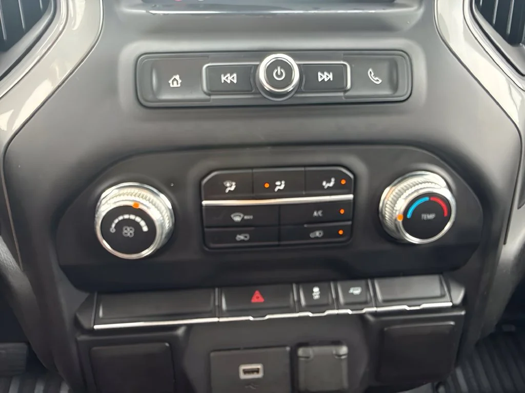 Used 2020 White GMC Base image 15