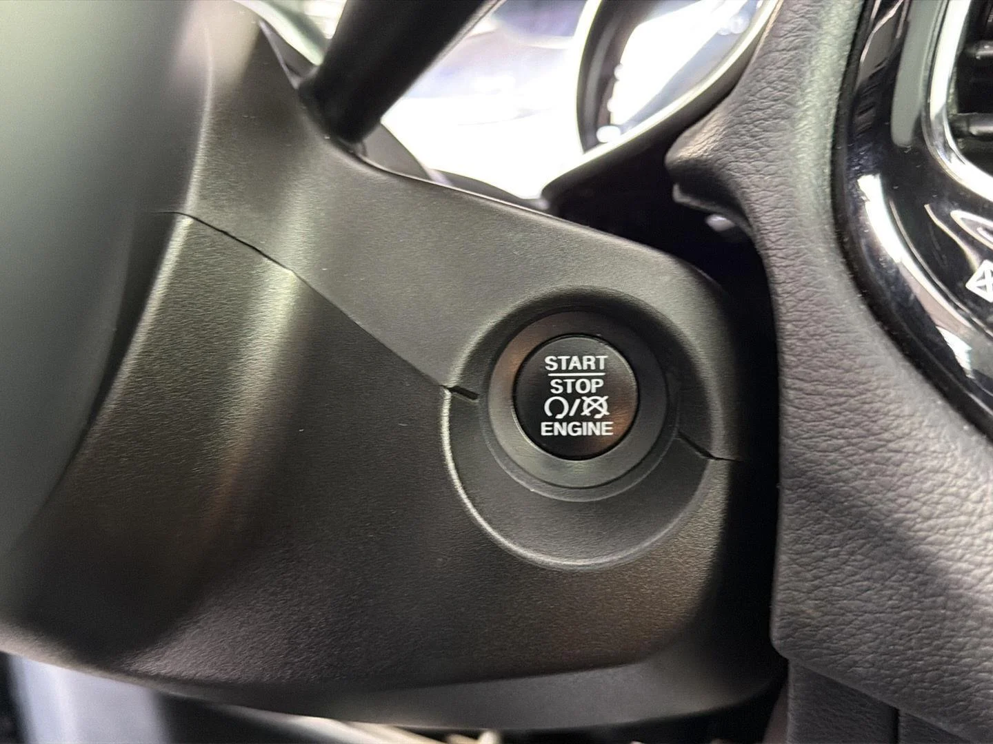Used 2019 Granite Crystal Metallic Clearcoat Jeep Limited image 27