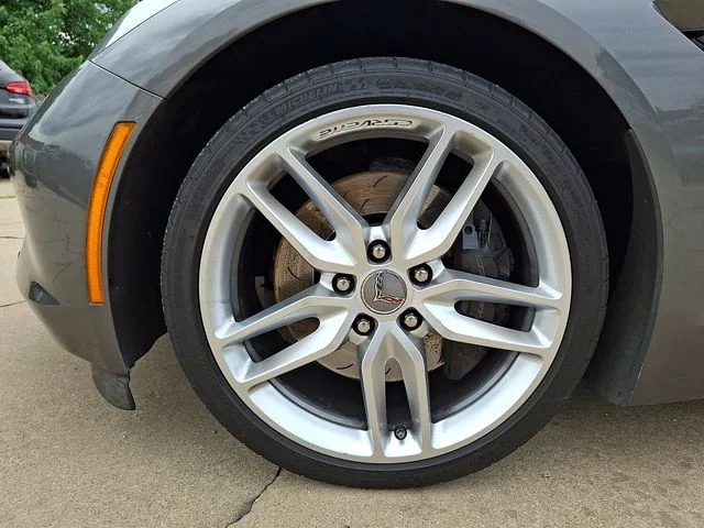 Used 2016 Gray Chevrolet Stingray Z51 image 26