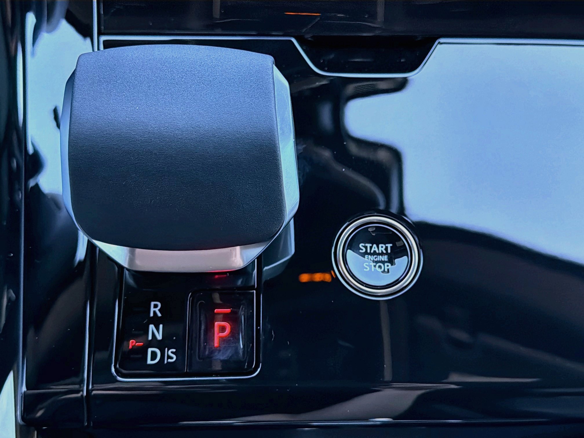New 2027 Santorini Black Land Rover SE image 30