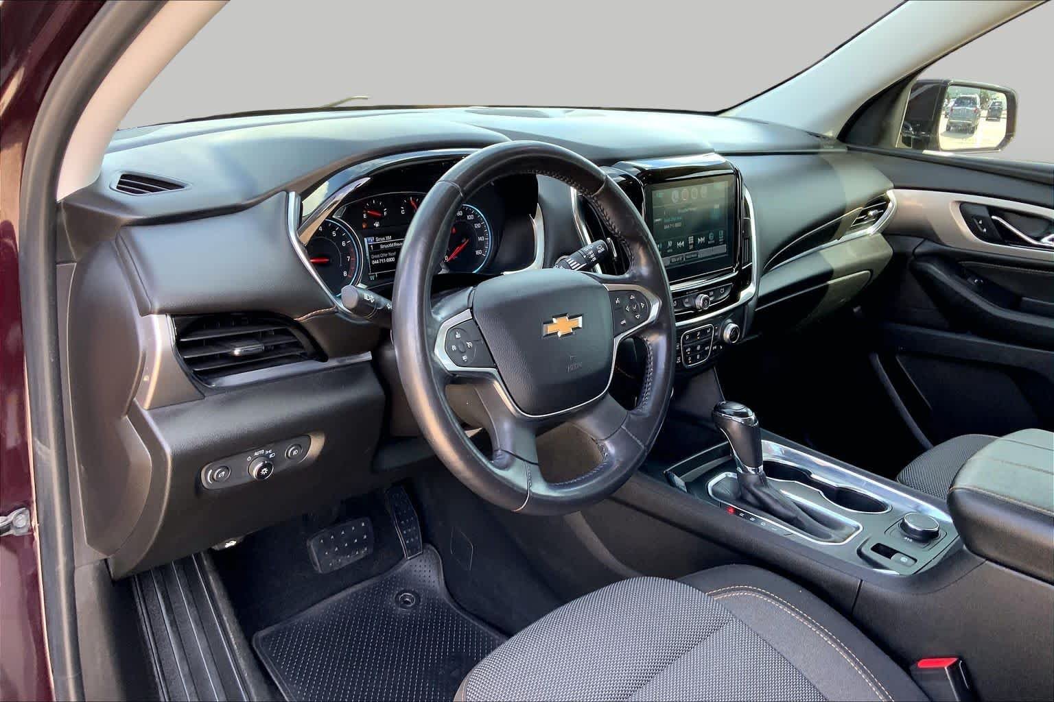 Used 2018 Black Currant Metallic Chevrolet LT Cloth image 17