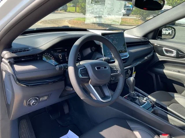 New 2026 Bright White Clearcoat Jeep Latitude image 15