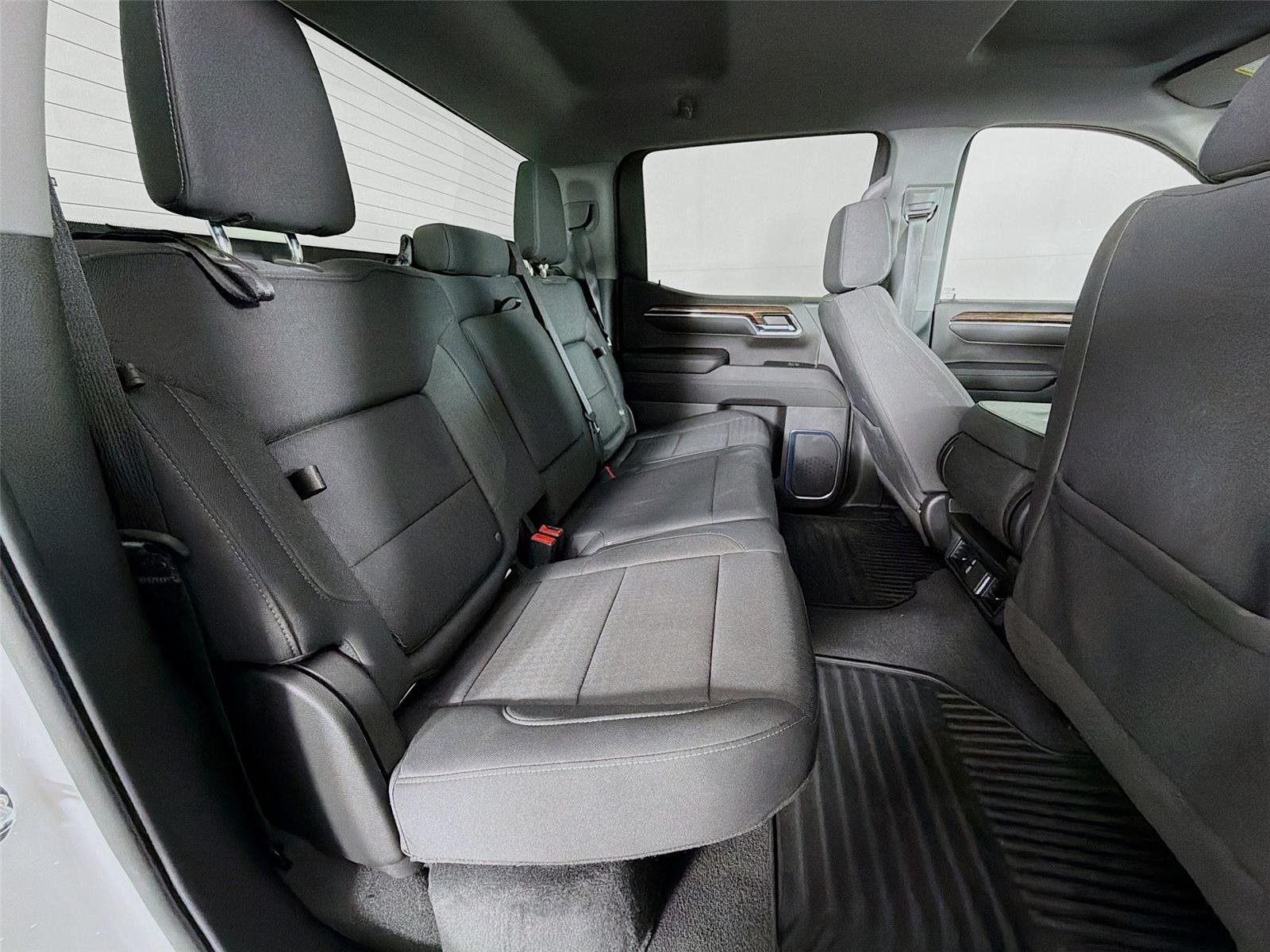 Used 2024 Summit White GMC Elevation image 26