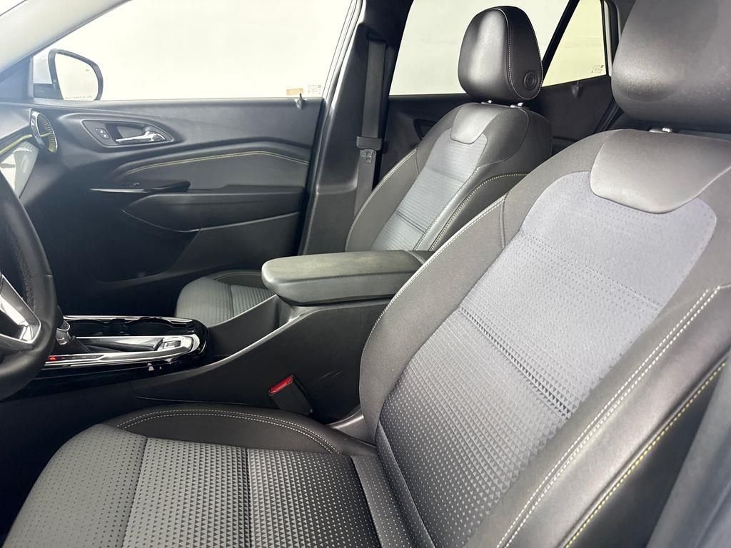 Used 2025 White Chevrolet LT image 32