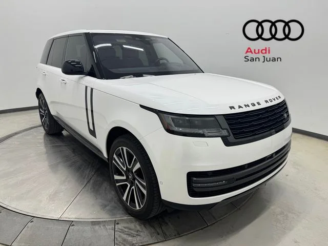Used 2023 White Land Rover SE image 1
