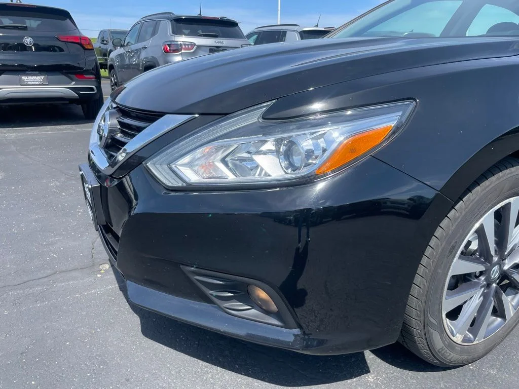 Used 2017 Super Black Clearcoat Nissan 2.5 SV image 30