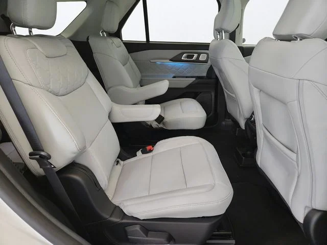 New 2026 Star White Metallic Tri-Coat Ford Platinum™ image 27