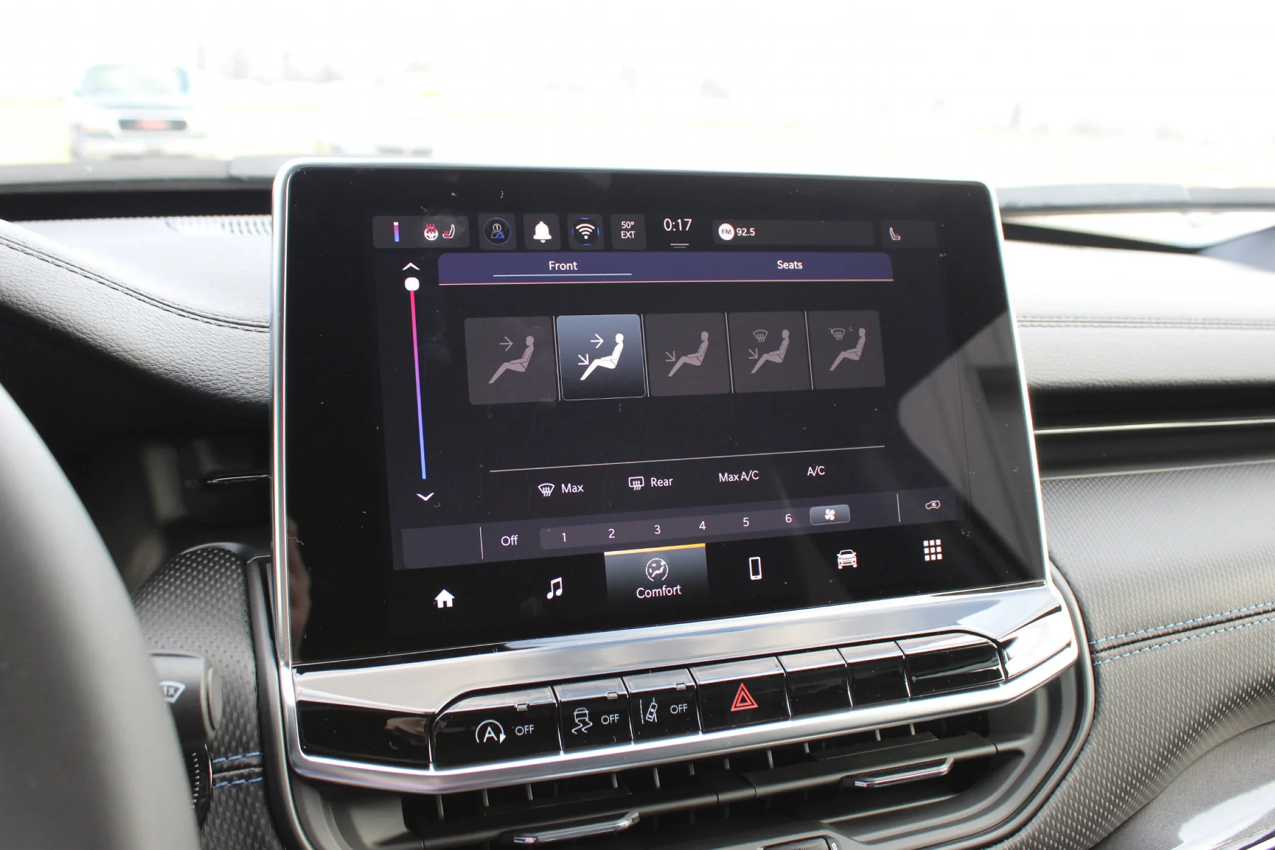 New 2026 Diamond Black Crystal Pearl-Coat Exterior Paint Jeep Latitude Altitude 4x4 image 4