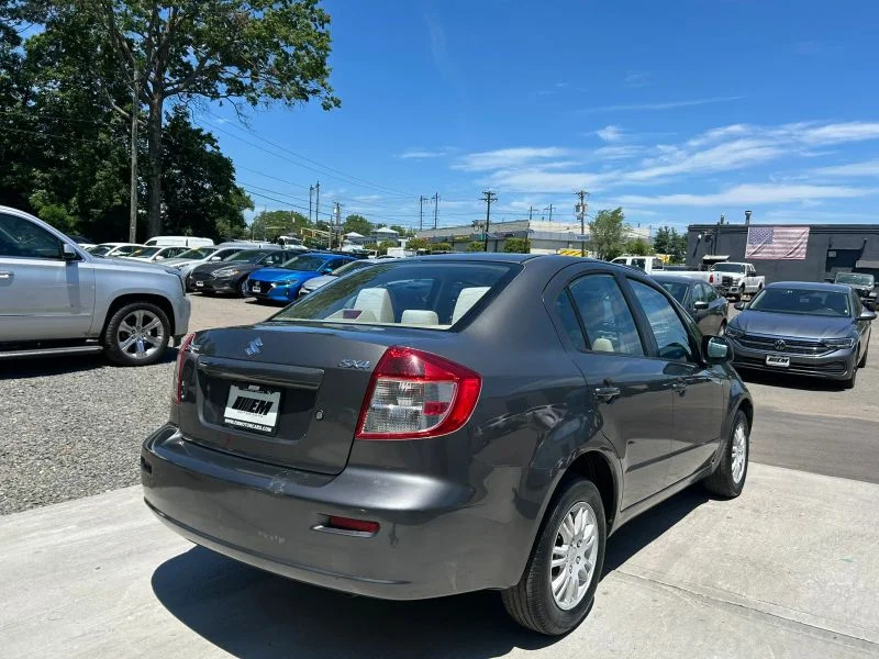 Used 2012 Gray Suzuki LE Sedan 4D image 27