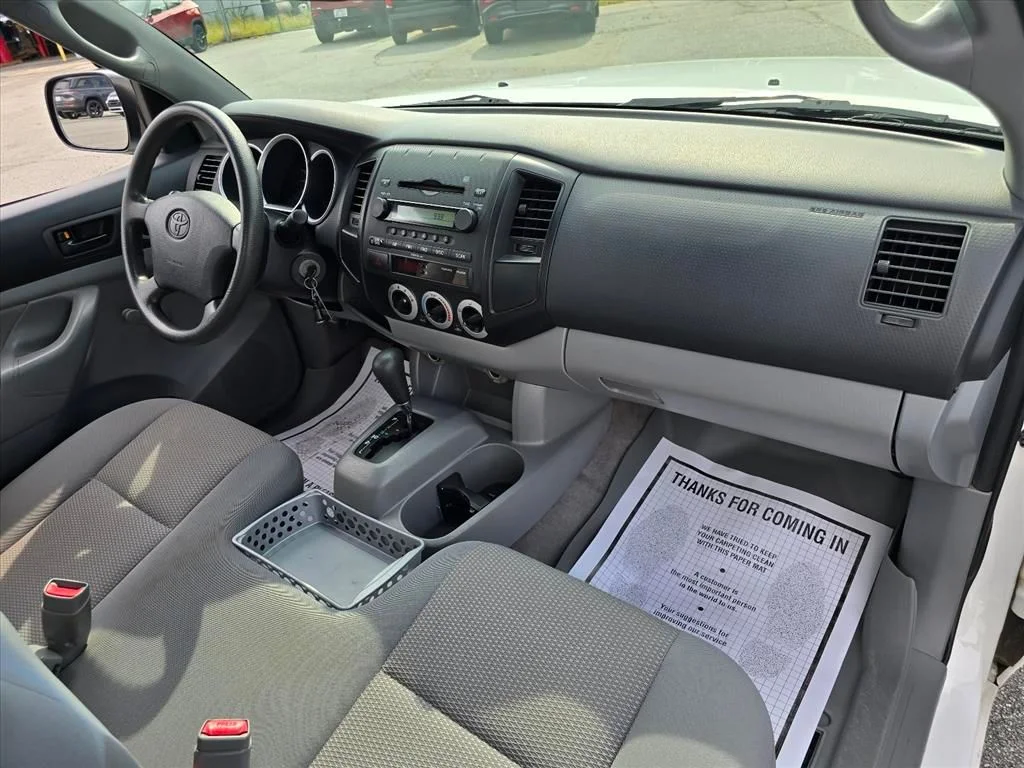 Used 2007 White Toyota  image 12
