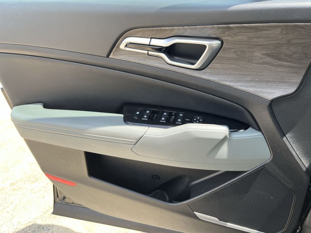 Used 2023 Black Kia X-Line image 13
