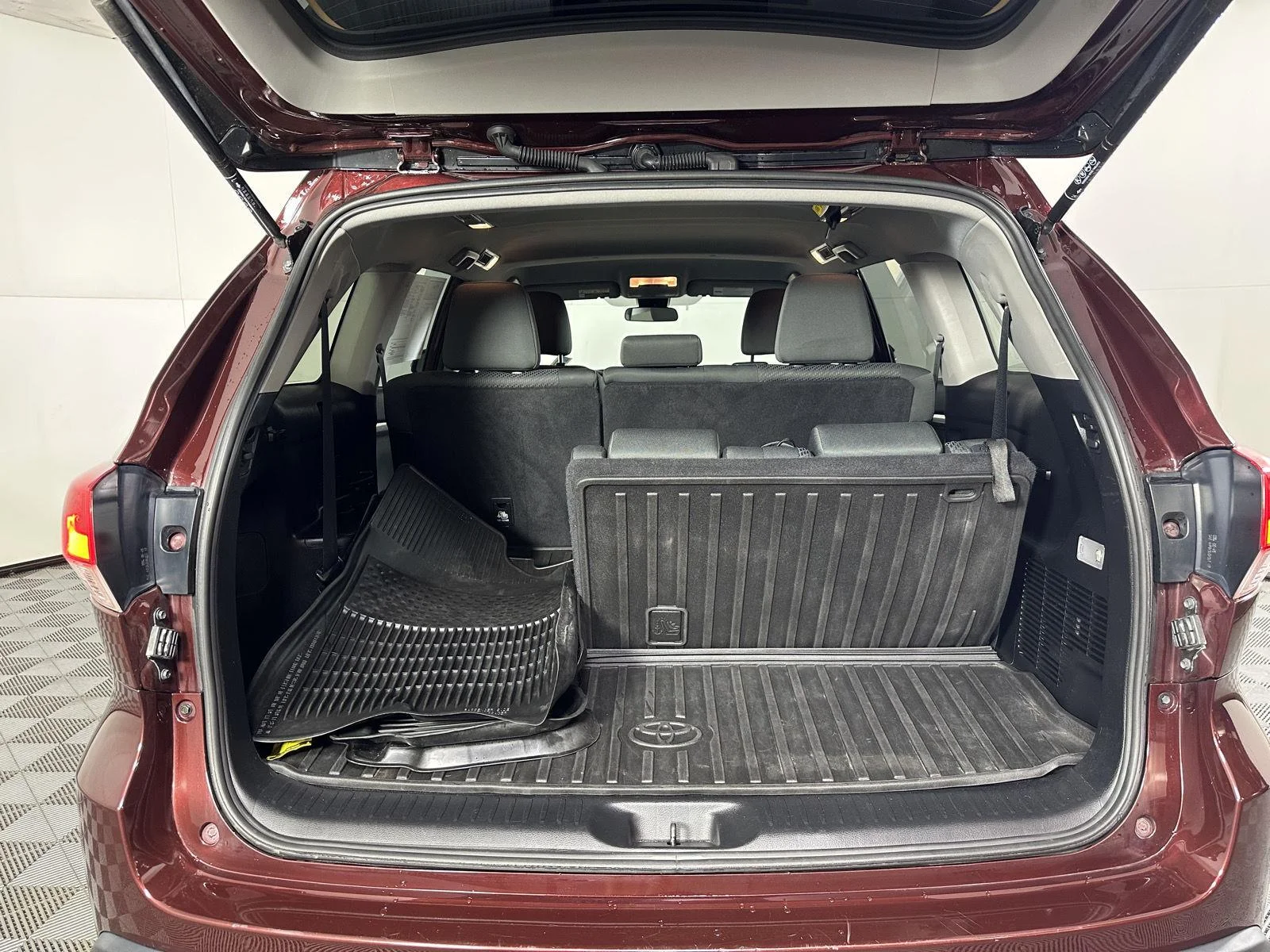 Used 2019 Ooh La La Rouge Mica Toyota LE image 10