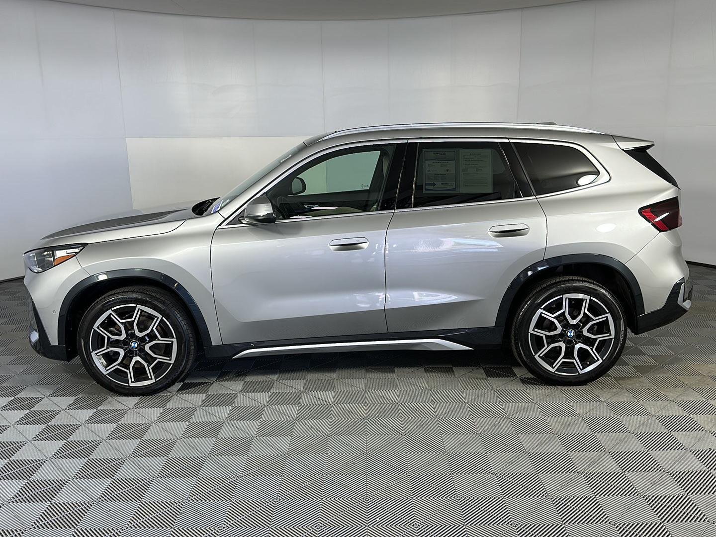 Used 2025 Space Silver Metallic BMW xDrive28i image 15