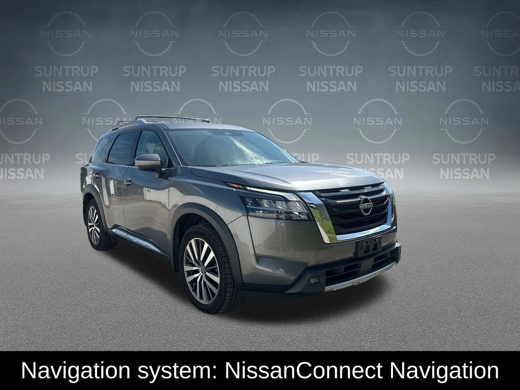 Used 2022 Gray Nissan Platinum image 10