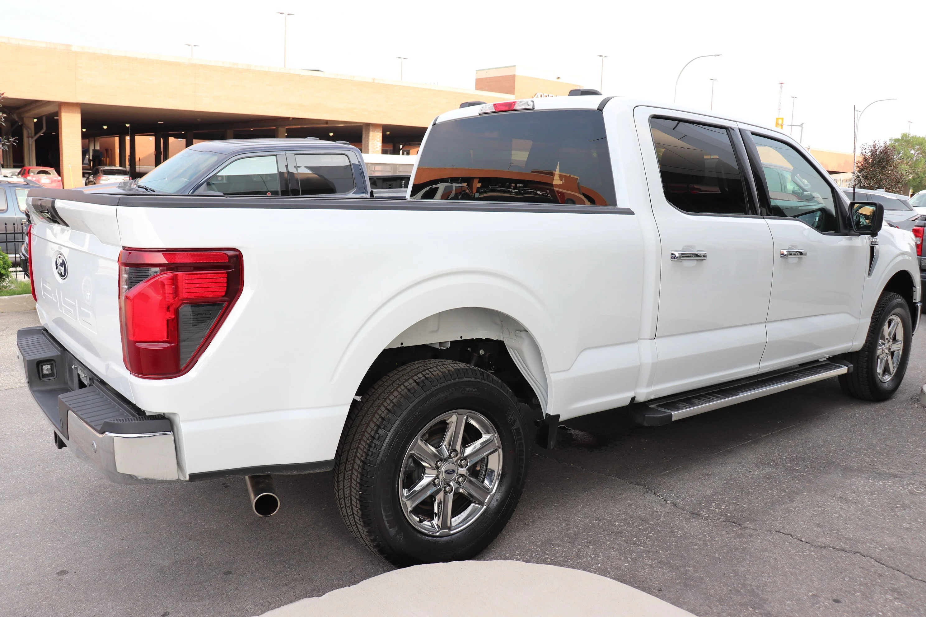 Certified Used 2024 OXFORD WHITE Ford XLT image 4