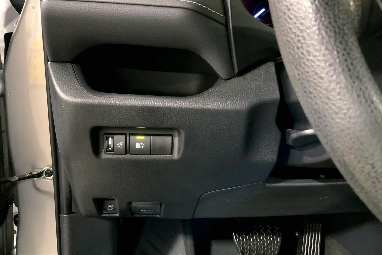 Used 2025 Silver Sky Metallic Toyota Hybrid XLE image 35