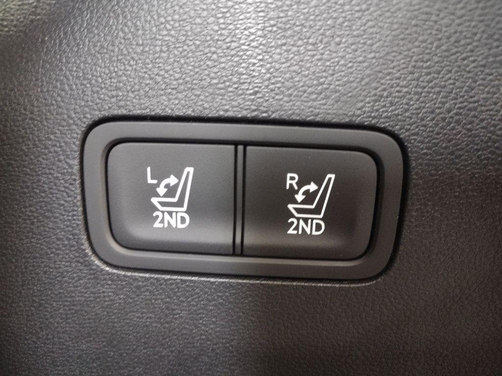 New 2026 Shimmering Silver Hyundai Calligraphy image 22