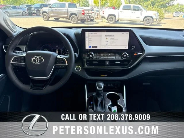 Used 2024  Toyota Platinum image 16