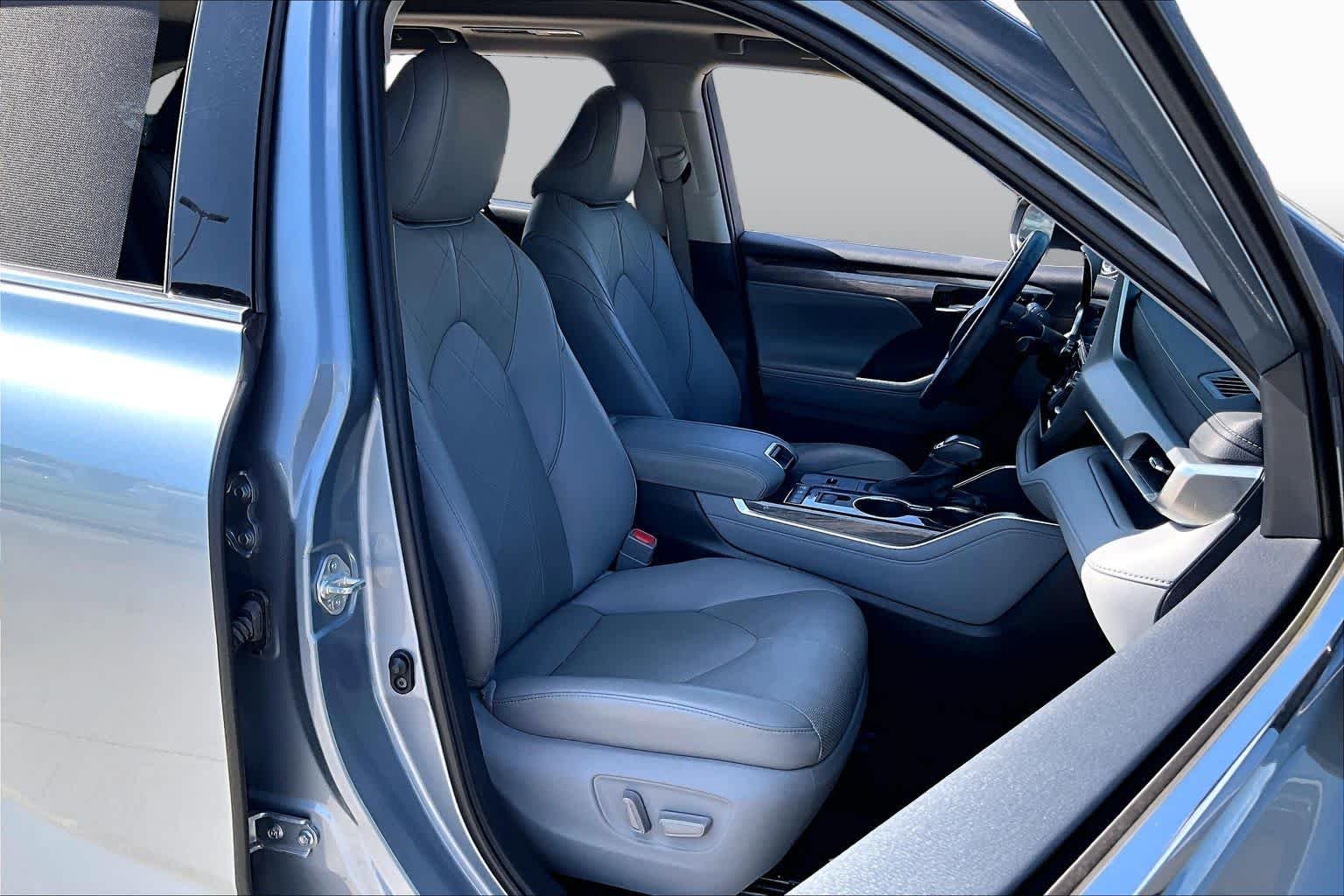 Used 2021 Moon Dust Toyota Hybrid Platinum image 8