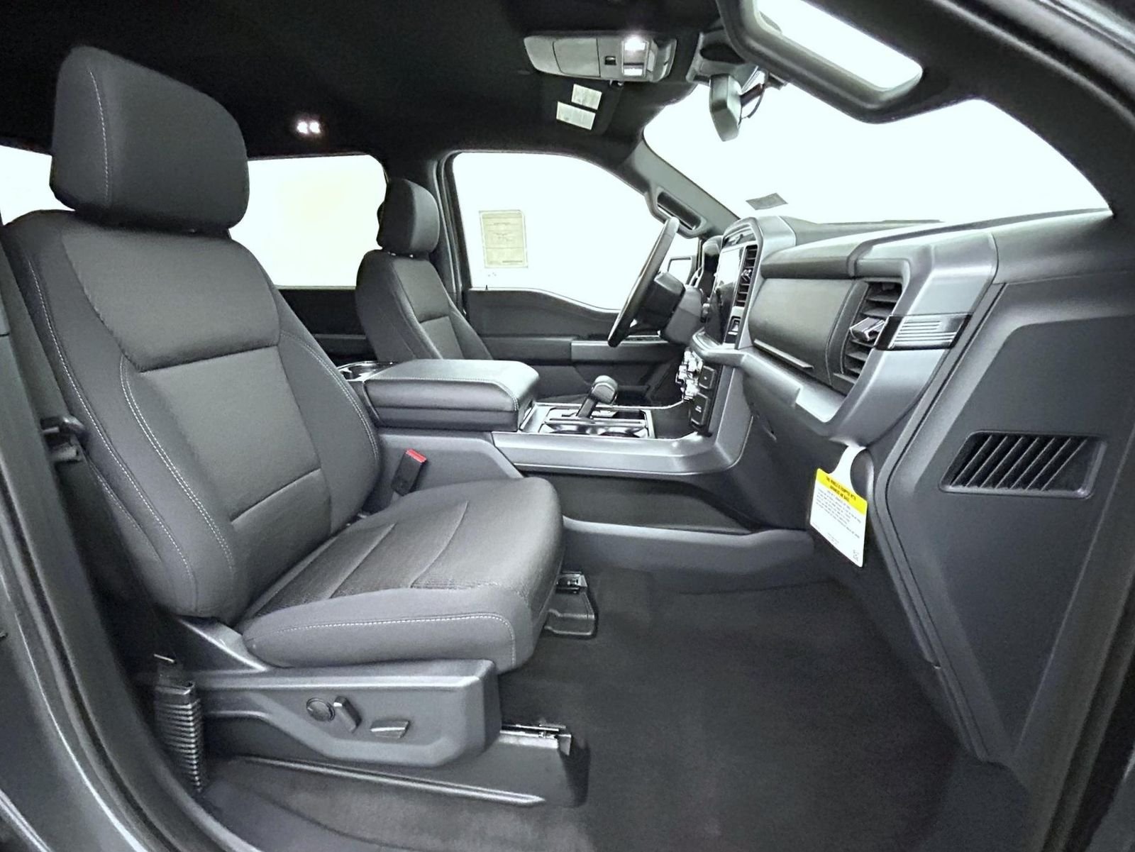 New 2026 Carbonized Gray Metallic Ford XLT image 15