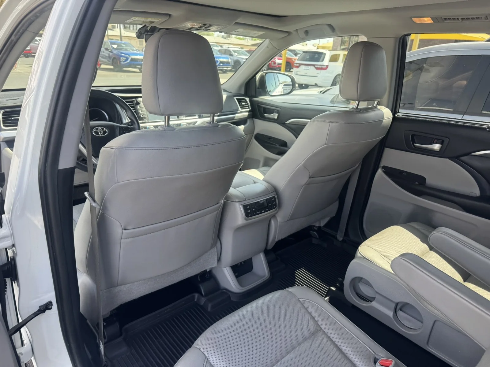 Used 2019  Toyota Hybrid Limited image 28