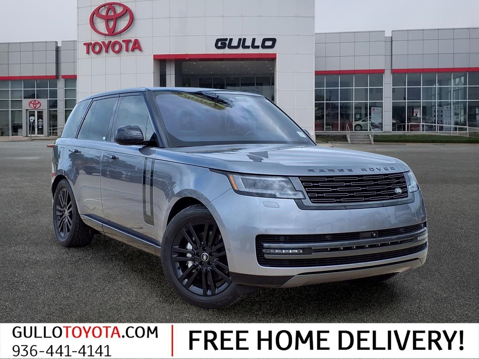 Used 2023 Eiger Gray Metallic Land Rover SE image 1