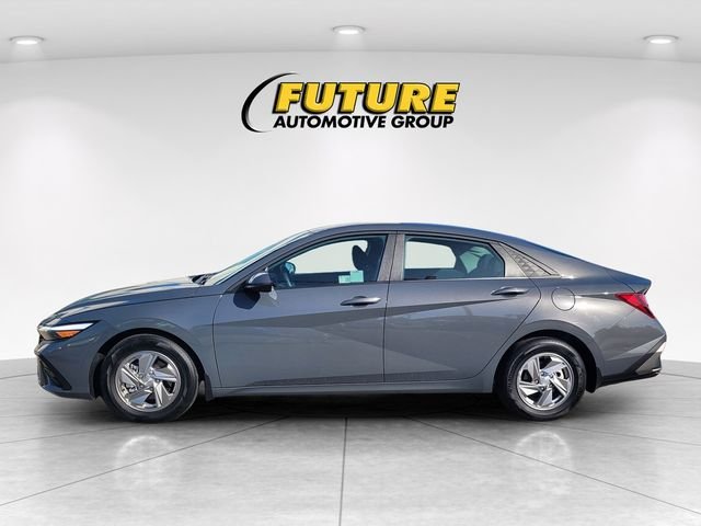 Used 2025 Gray Hyundai SE image 6