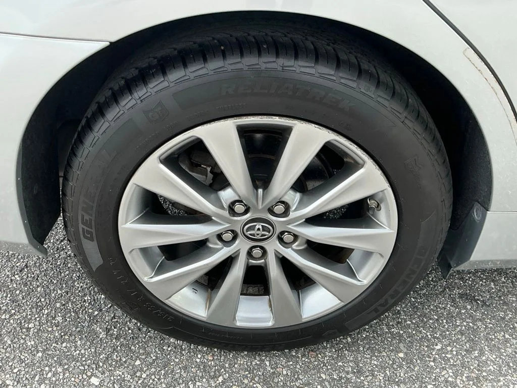 Used 2017 Silver Toyota XLE image 20