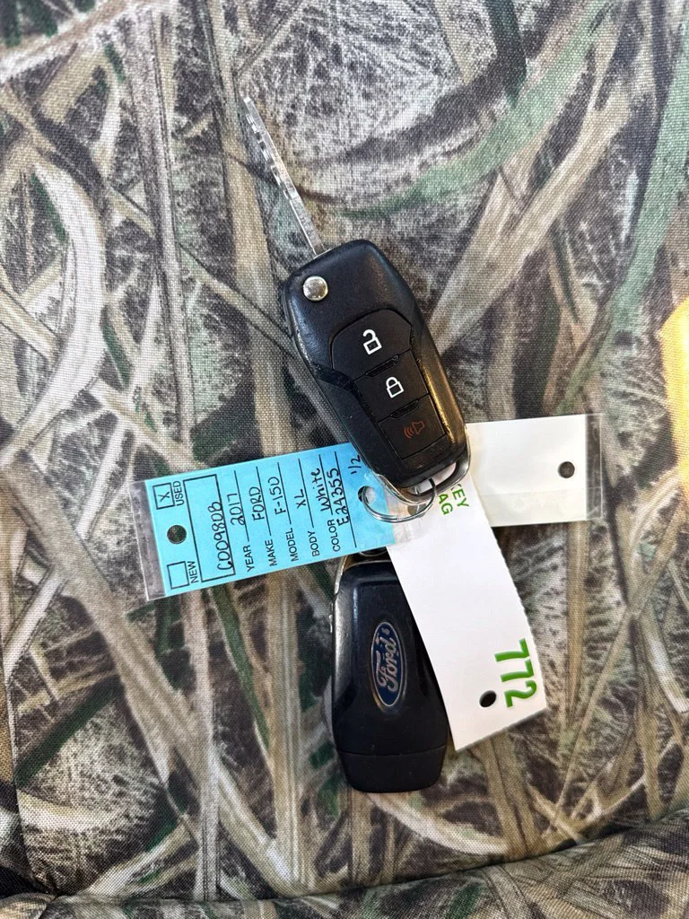 Used 2017  Ford XL image 15