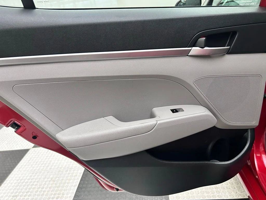 Used 2019 Red Hyundai SE image 12