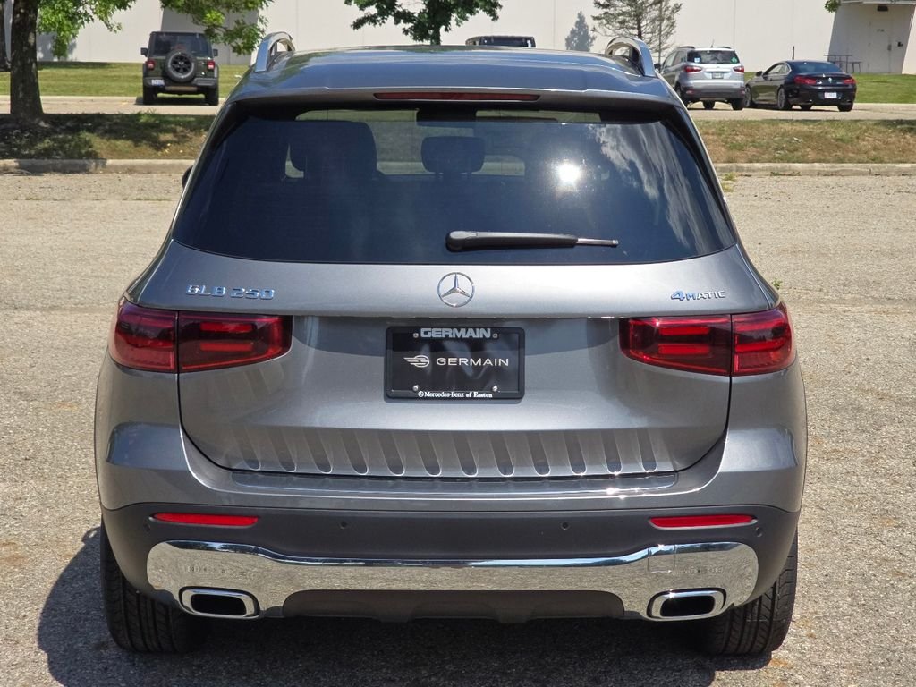 New 2026 Mountain Grey Metallic Mercedes-Benz GLB 250 image 15