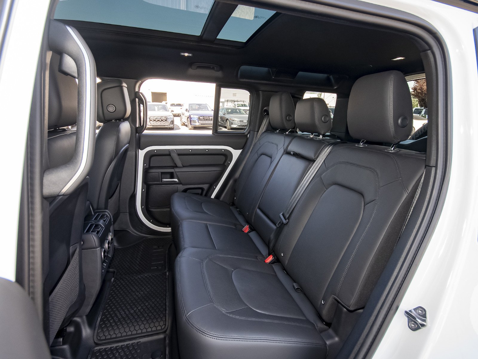 New 2026 Fuji White Land Rover X-Dynamic SE image 48