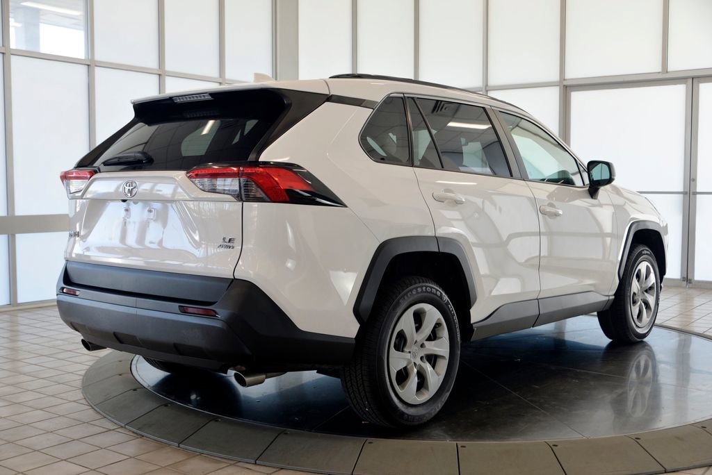 2020 Toyota RAV4 LE - Photo 8