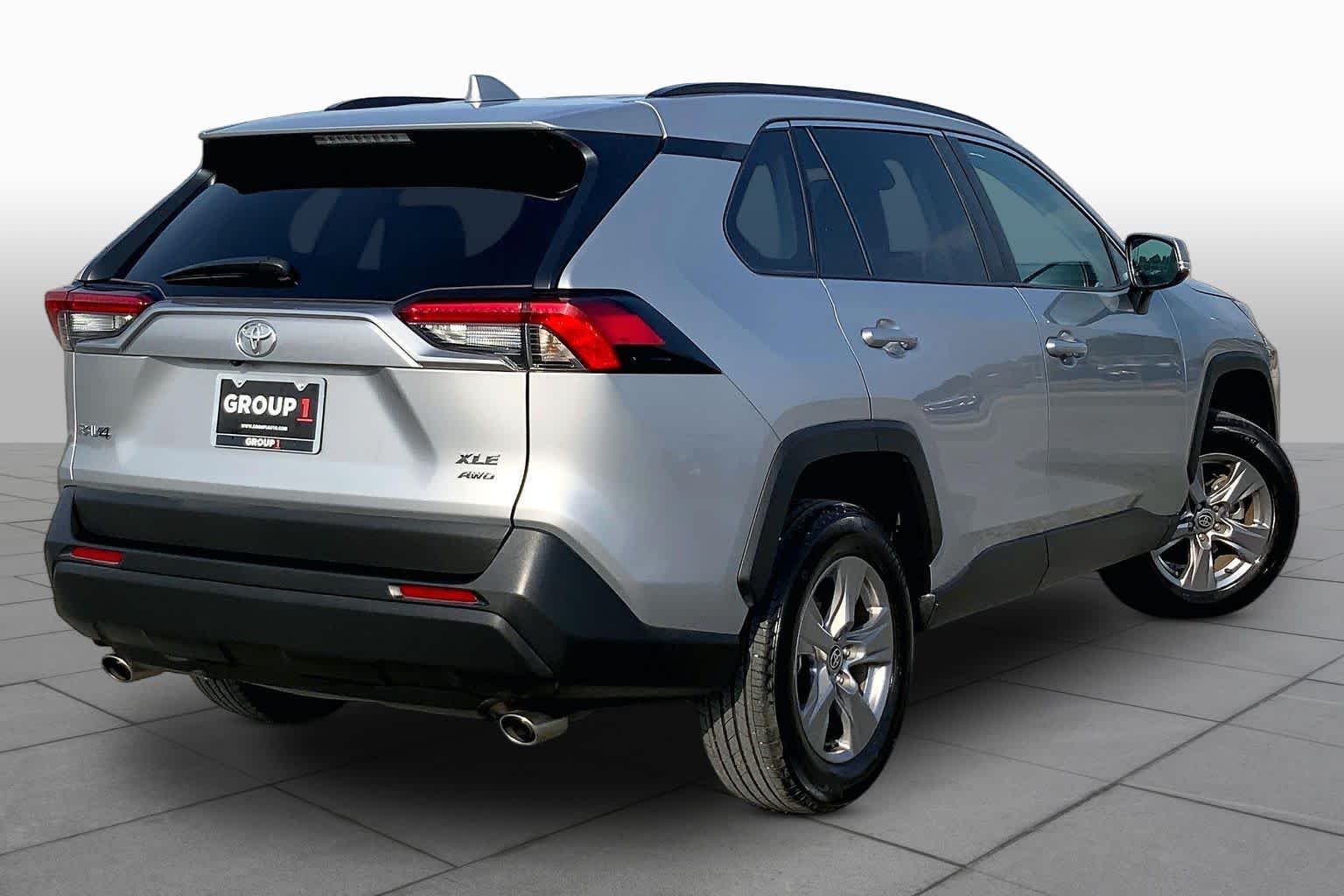 Used 2025 Silver Sky Metallic Toyota XLE image 13