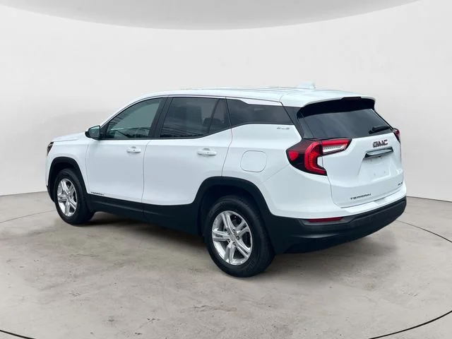 Used 2024 White GMC SLE image 3