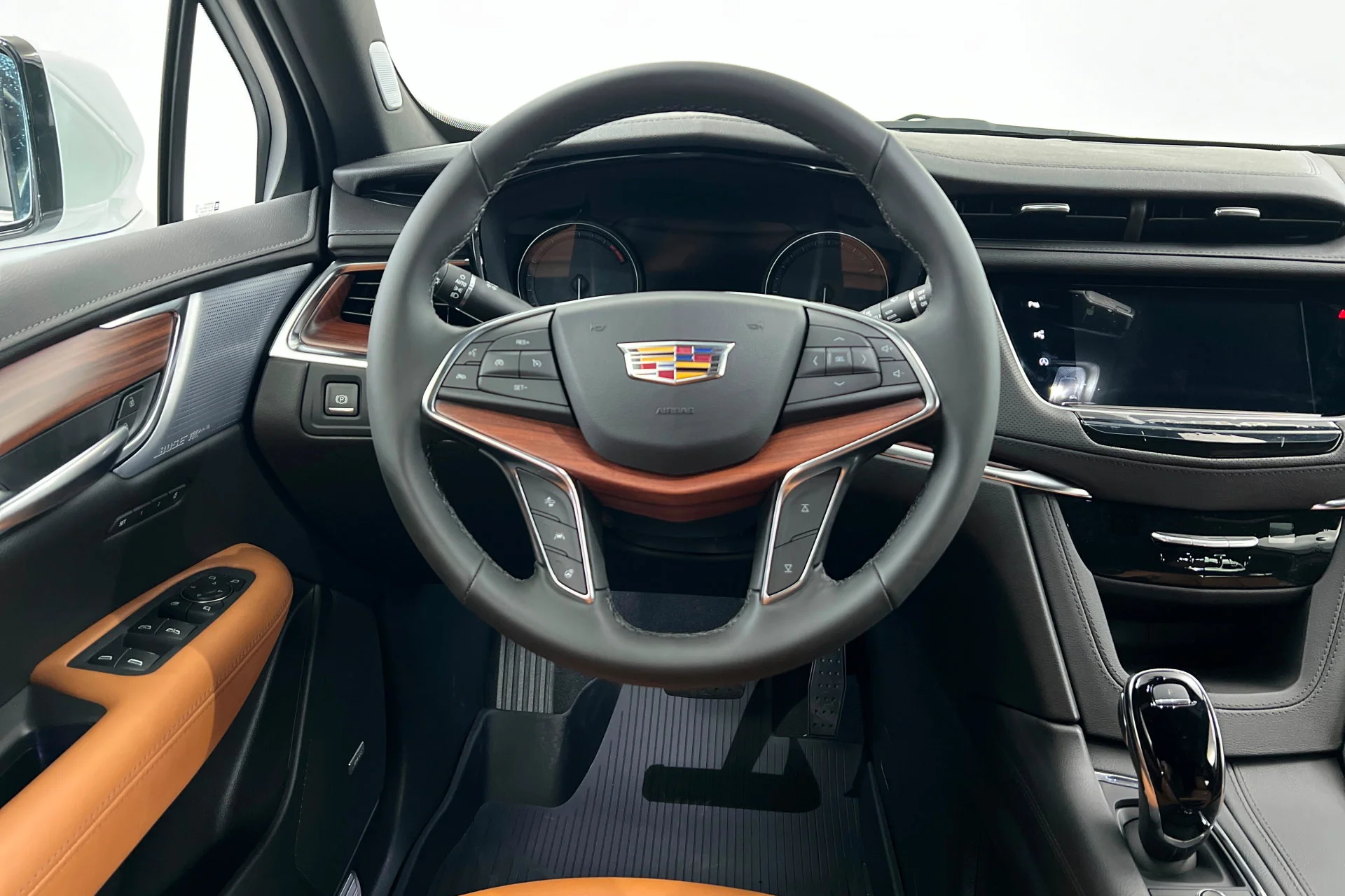 New 2026 Crystal White Tricoat Cadillac Premium Luxury image 12