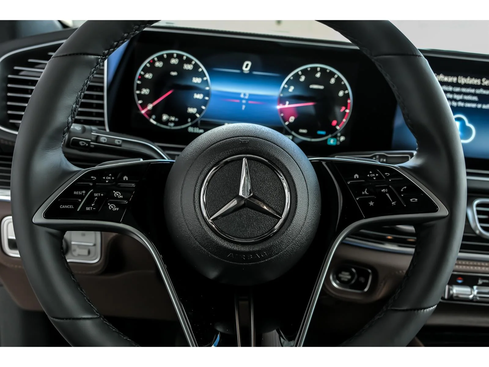 New 2026 MANUFAKTUR Moonlight White Metallic Mercedes-Benz GLE 350 image 12