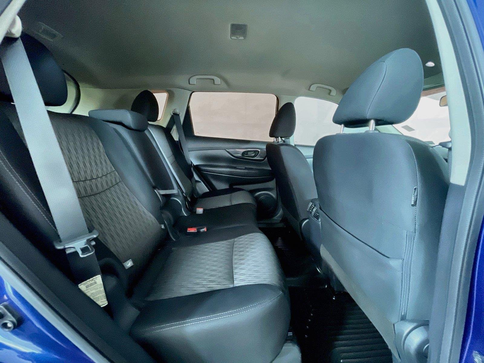 Used 2020 Caspian Blue Metallic Nissan S image 27